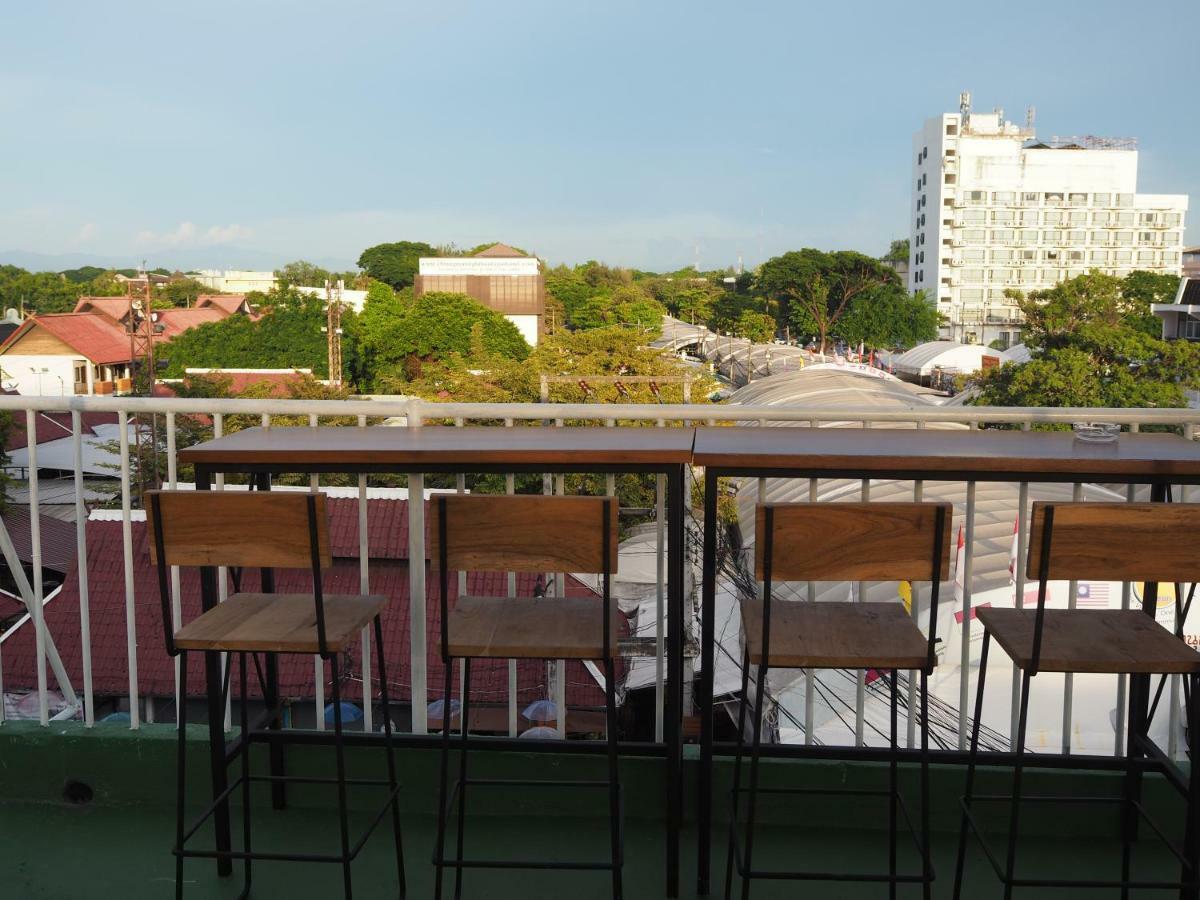 Boonnark Bed Night Bazaar No Car Parking Apartman Csiangmaj Kültér fotó